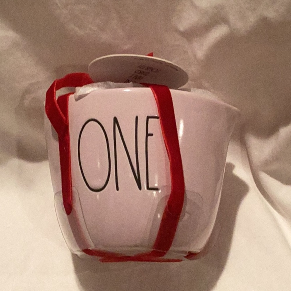 Rae Dunn Pink heart cutout measuring cups - Picture 3 of 8